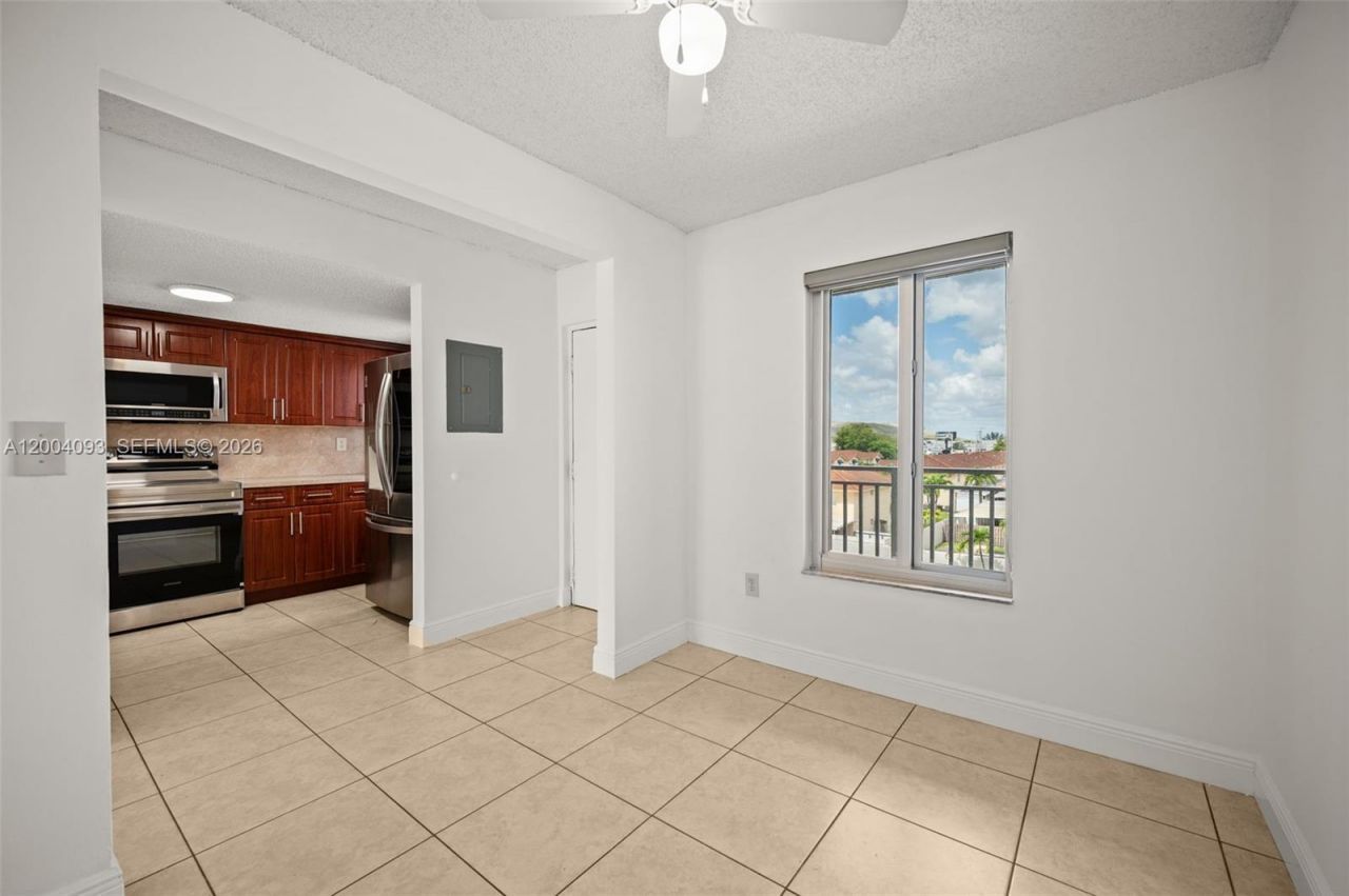 9915 W Okeechobee Rd , Unit 2-403, Hialeah Gardens, FL 33016 Photo
