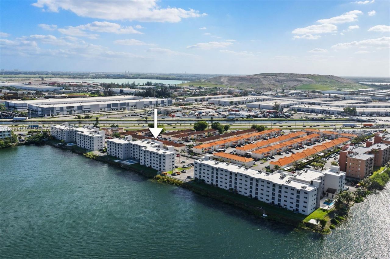 9915 W Okeechobee Rd , Unit 2-403, Hialeah Gardens, FL 33016 Photo