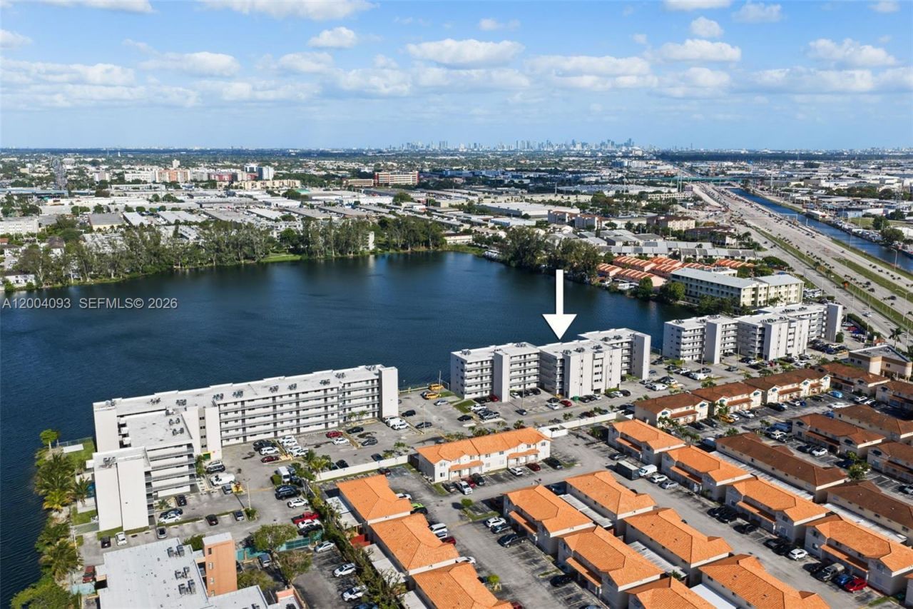 9915 W Okeechobee Rd , Unit 2-403, Hialeah Gardens, FL 33016 Photo