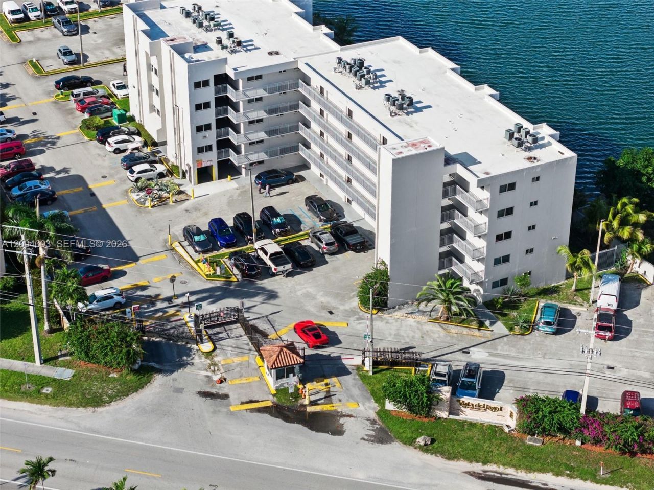 9915 W Okeechobee Rd , Unit 2-403, Hialeah Gardens, FL 33016 Photo