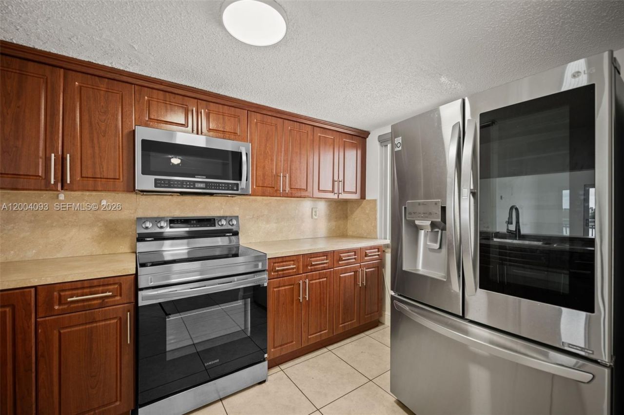 9915 W Okeechobee Rd , Unit 2-403, Hialeah Gardens, FL 33016 Photo