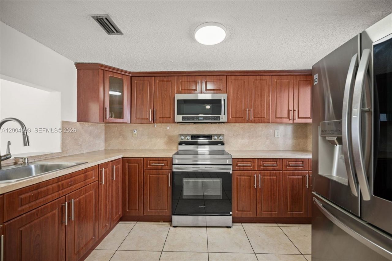 9915 W Okeechobee Rd , Unit 2-403, Hialeah Gardens, FL 33016 Photo