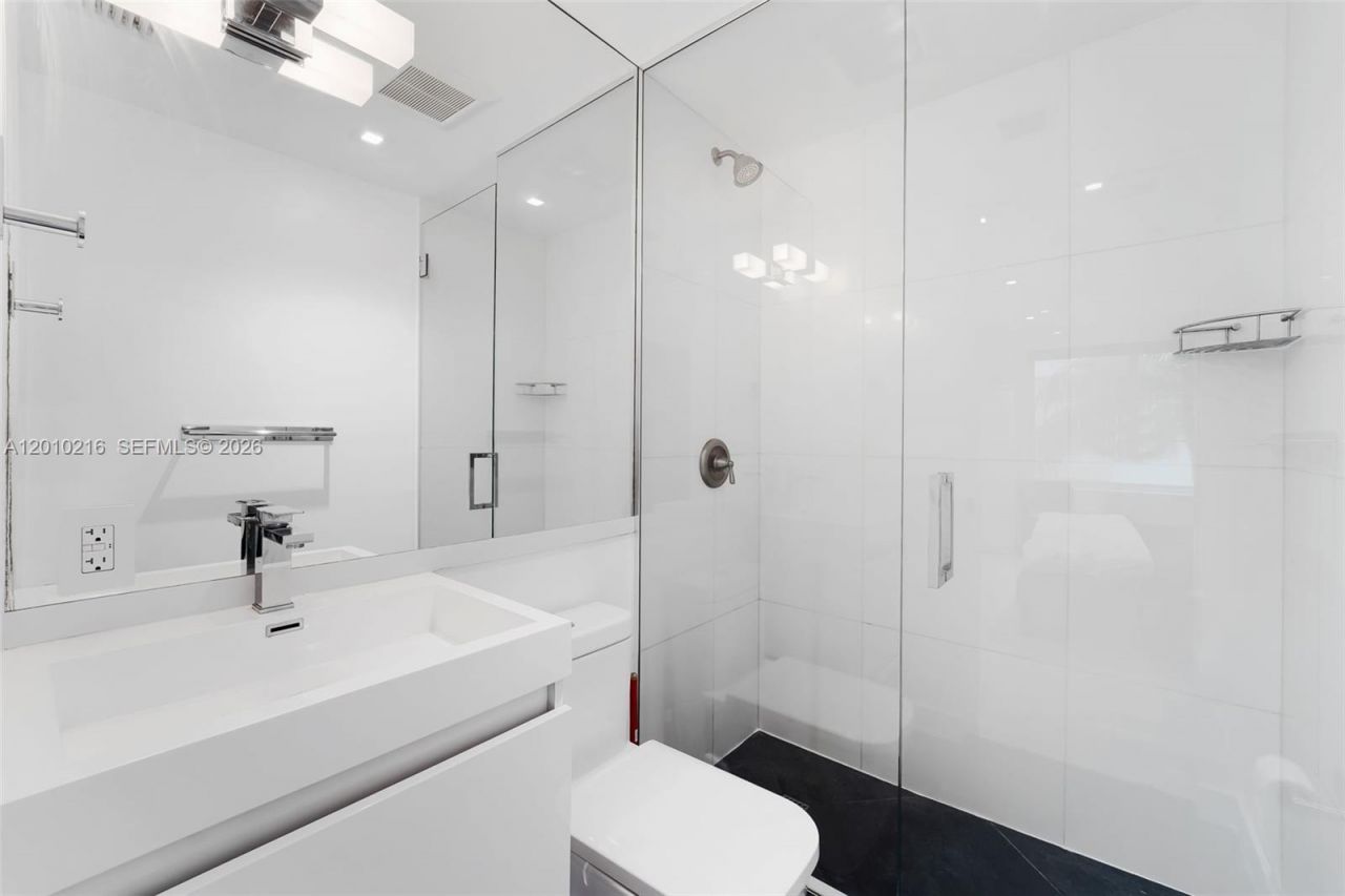 1460 Ocean Dr , Unit 307, Miami Beach, FL 33139 Photo
