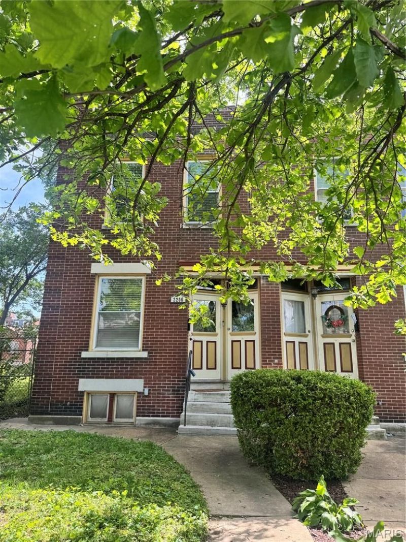 2206 Victor Street , Saint Louis, MO 63104 Main Photo