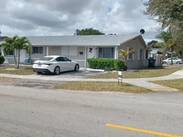 630 N 58th Avenue, Hollywood, FL 33021