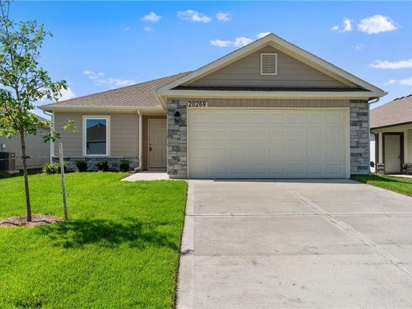 20222 W 195th Street, Spring Hill, KS 66083