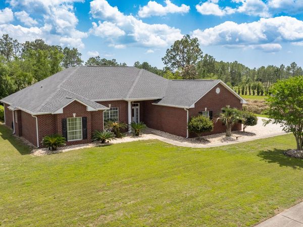 51 Tournament Lane, Freeport, FL 32439