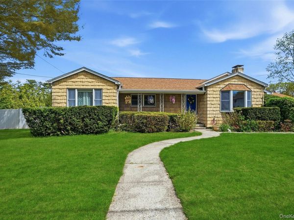 27 Halsey Street , Islandia, NY 11749