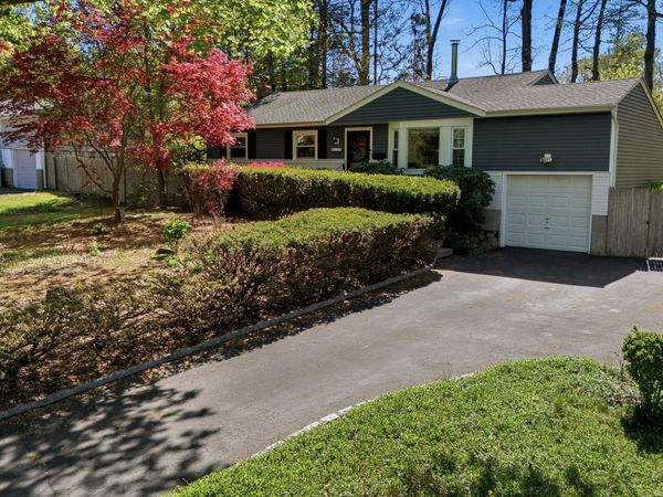 123 Foxdale Lane , Port Jefferson, NY 11777