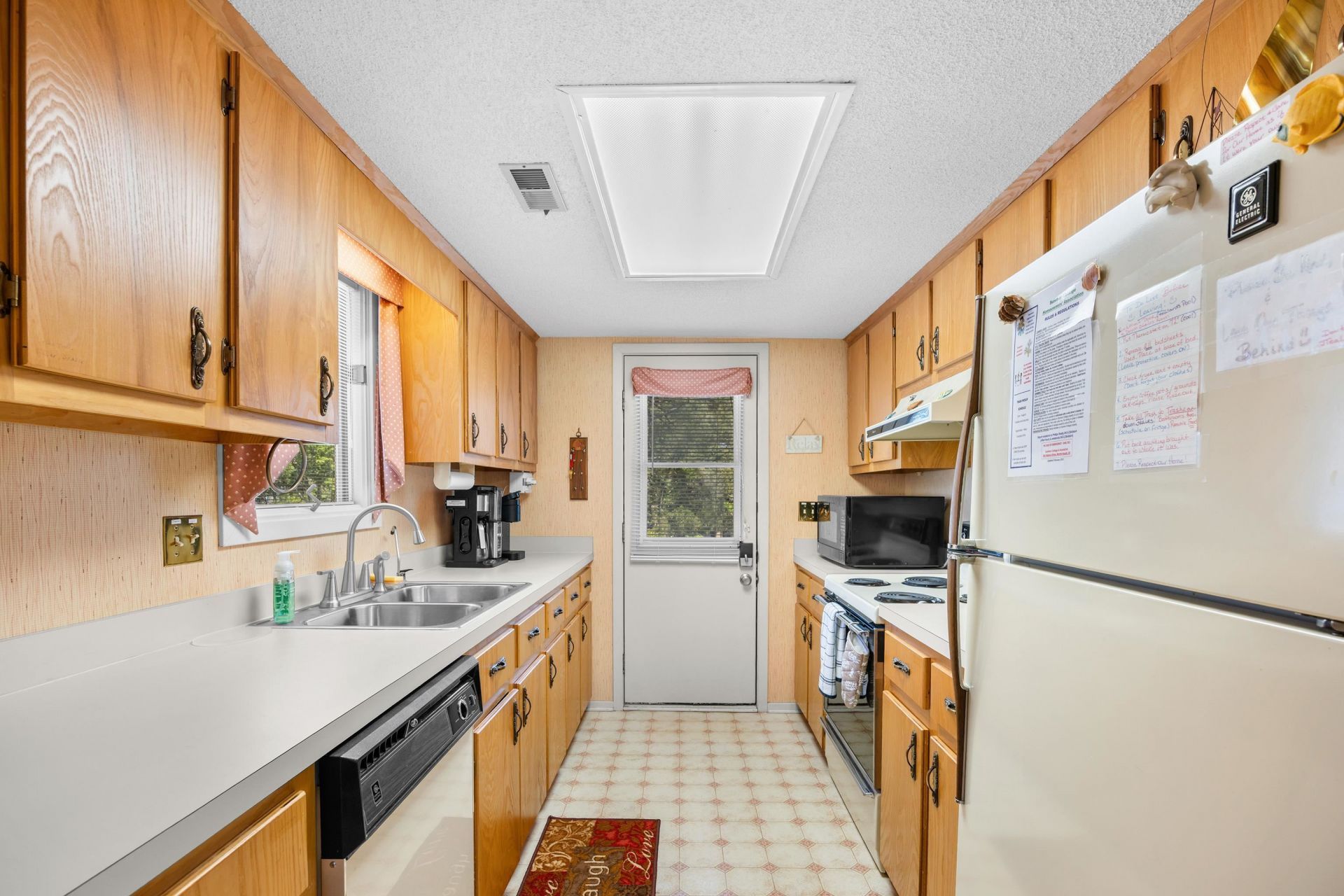 35 Kings Ct. Photo 2