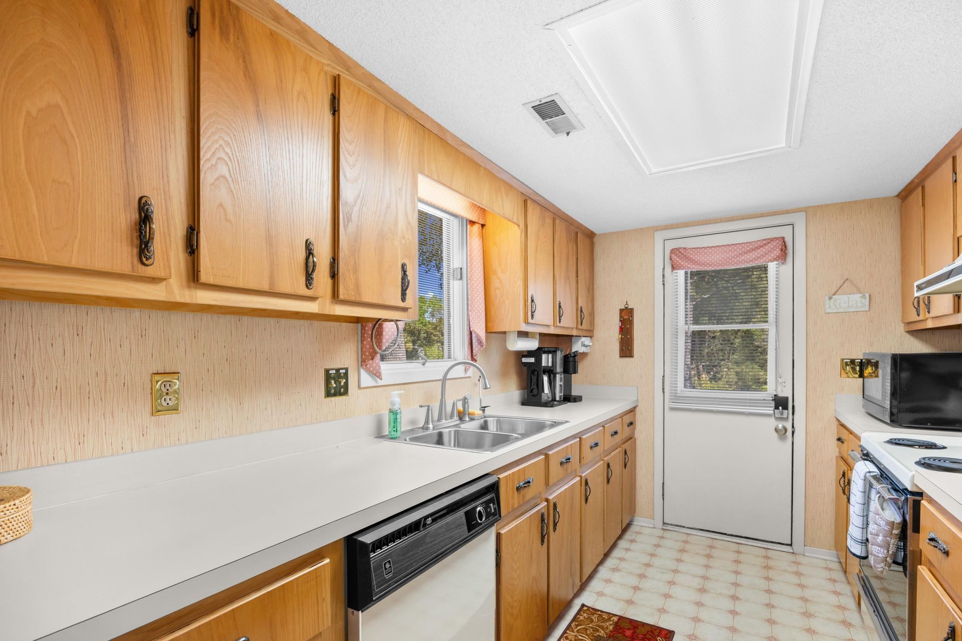 35 Kings Ct. Photo 5