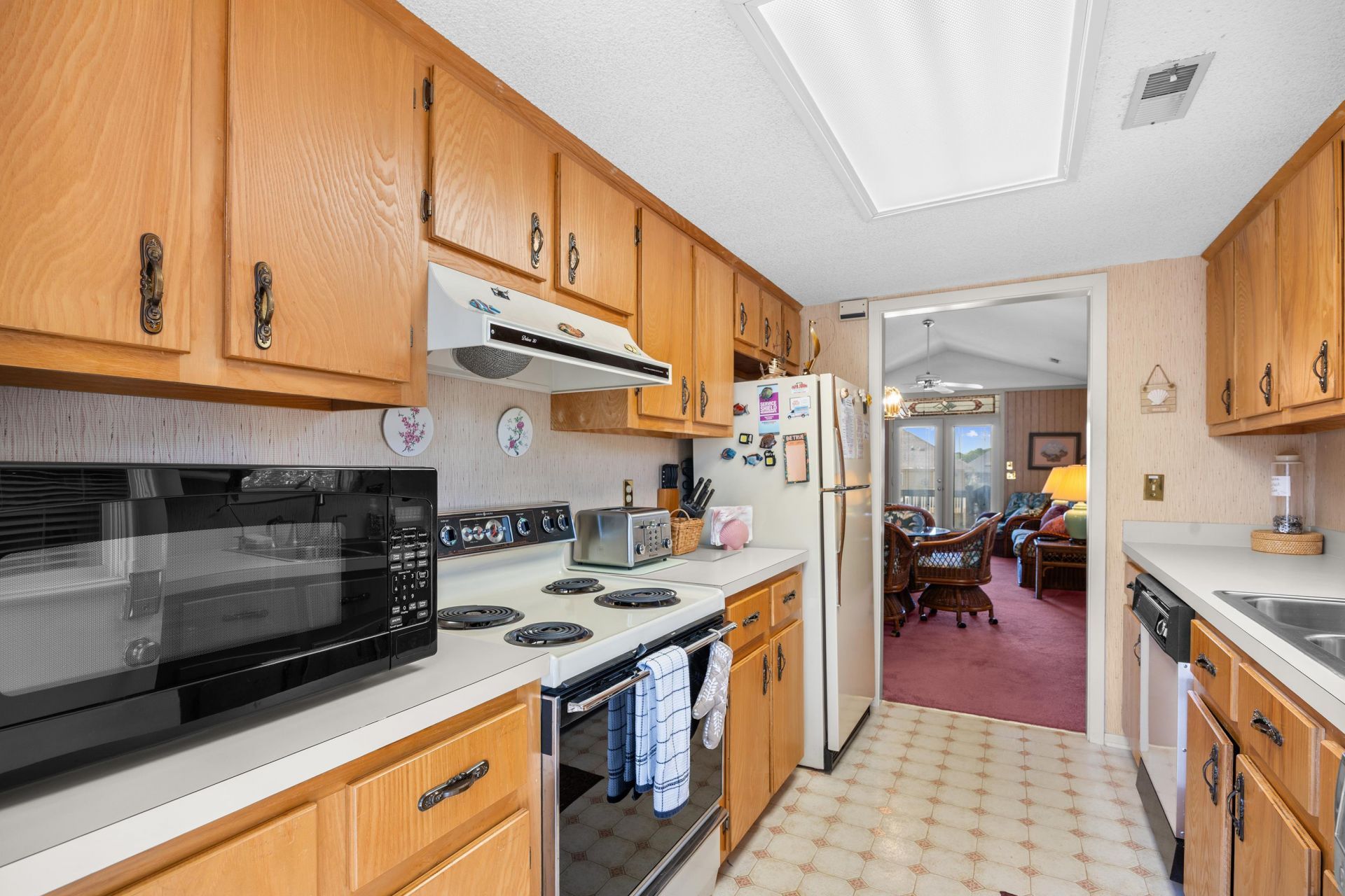 35 Kings Ct. Photo 6