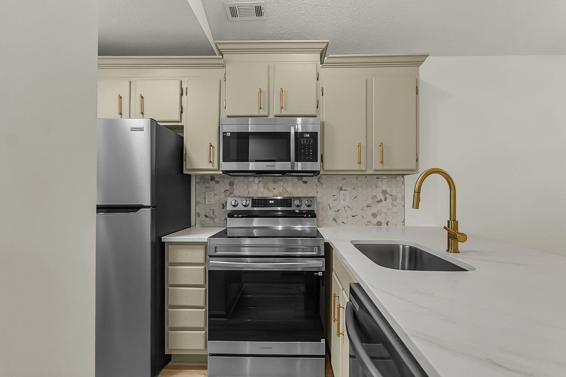 188 Midland Parkway Photo 11