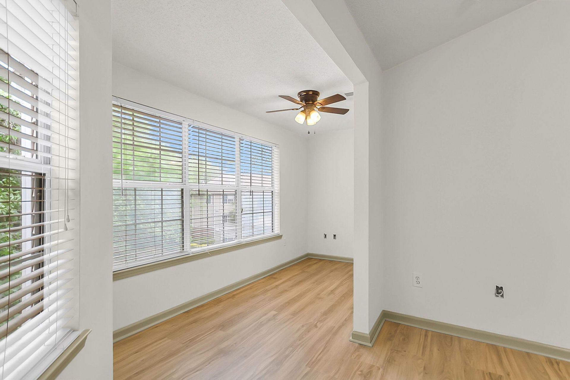 188 Midland Parkway Photo 13