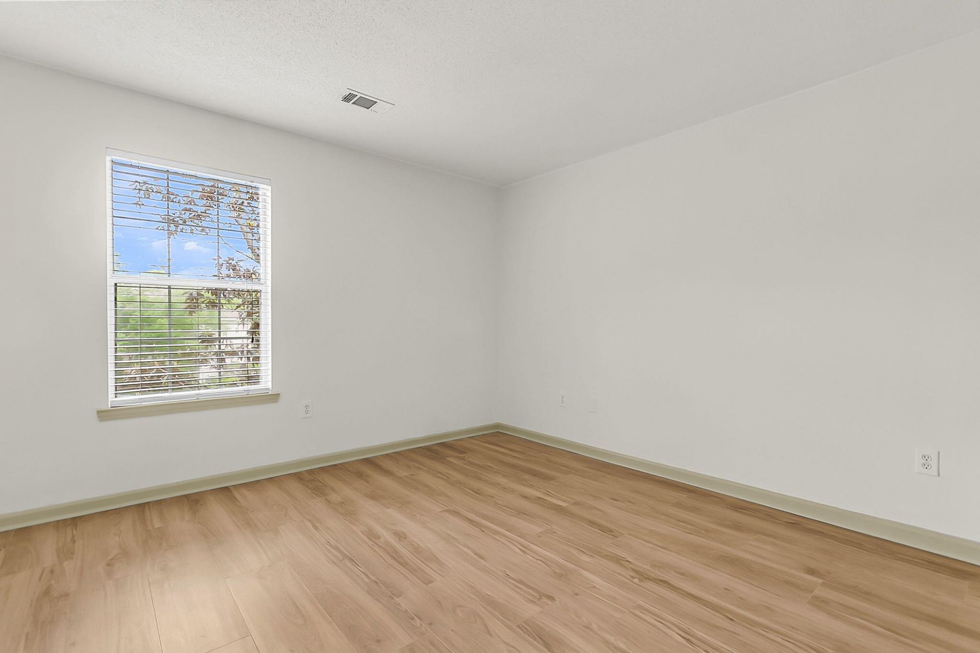 188 Midland Parkway Photo 15