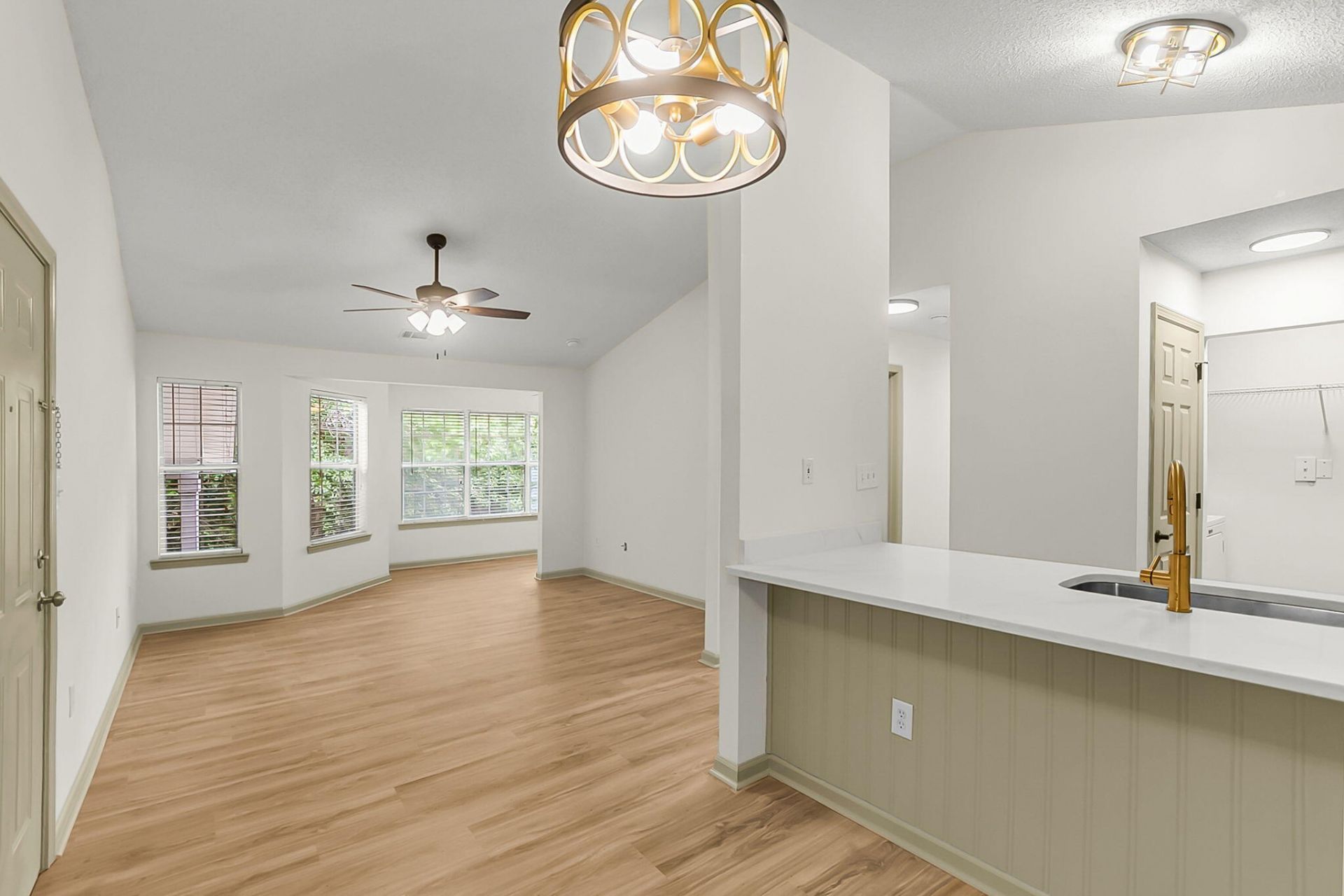 188 Midland Parkway Photo 4