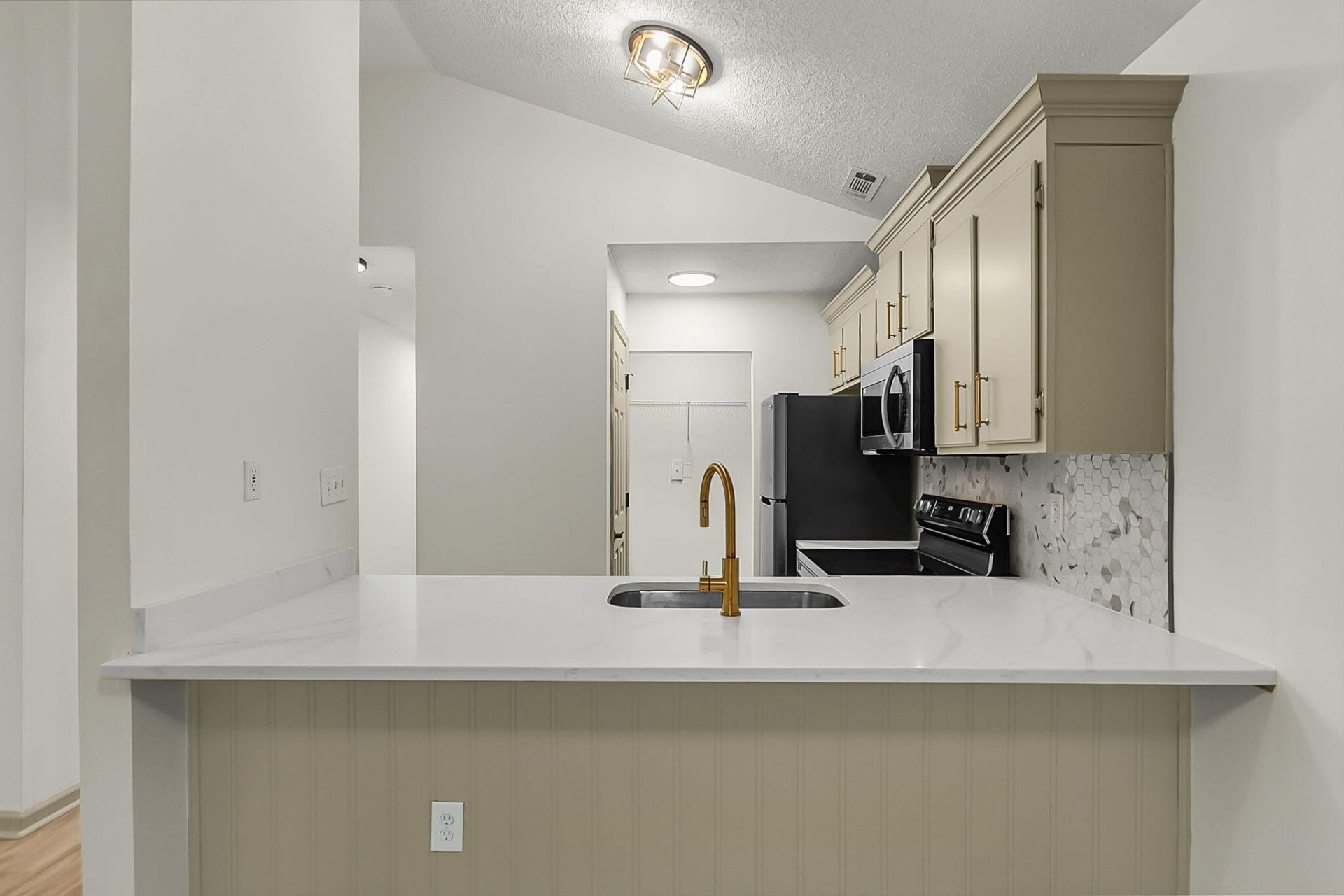 188 Midland Parkway Photo 9