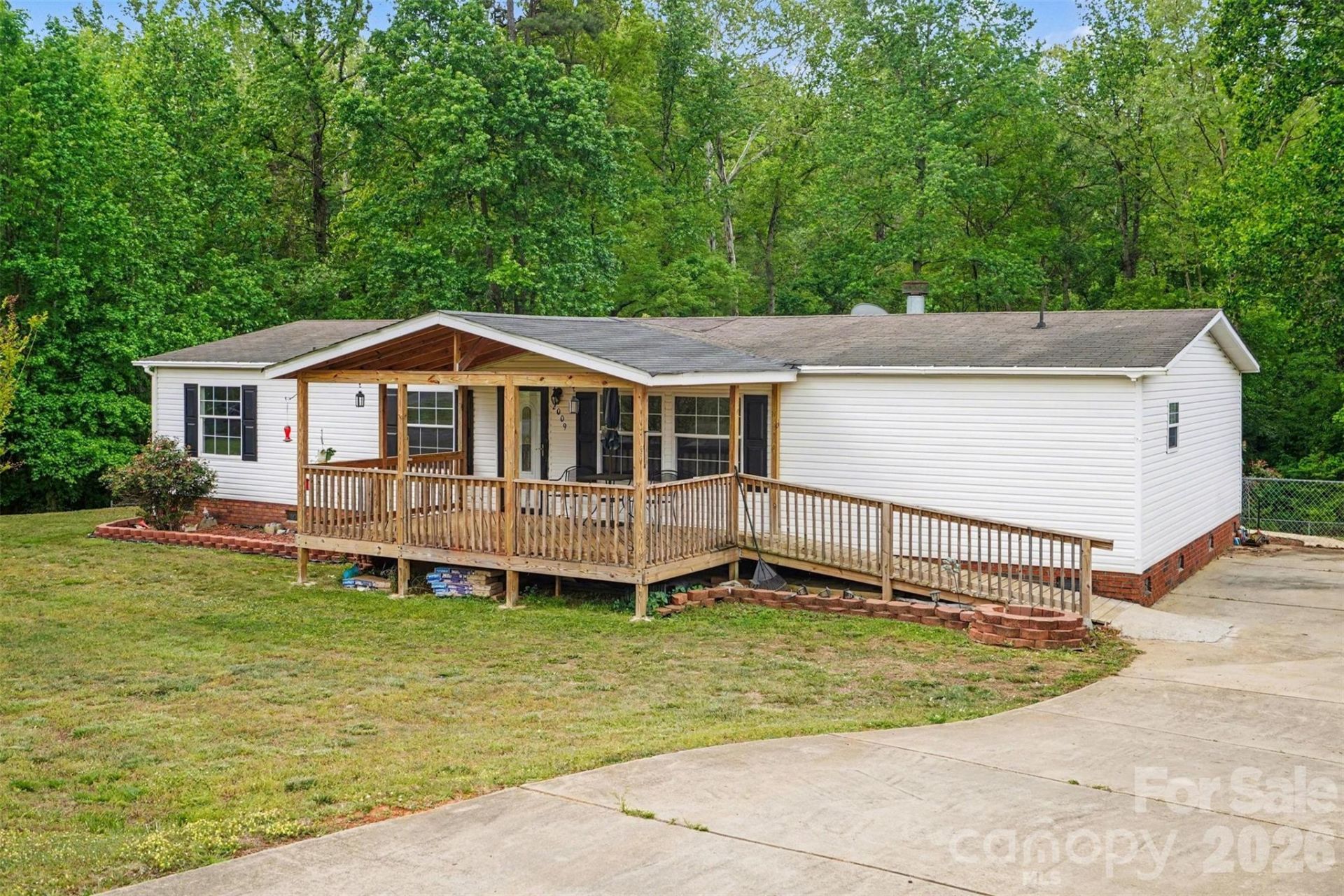 2009 Rocky Creek Lane, Dallas, NC 28034 Main Photo