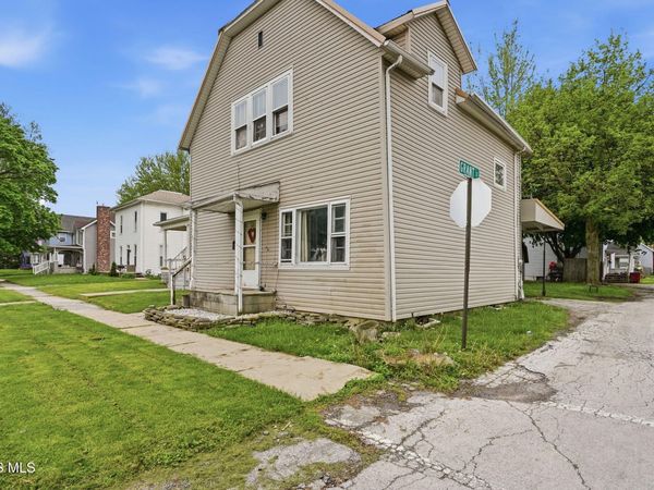 565 W Fremont Street , Fostoria, OH 44830