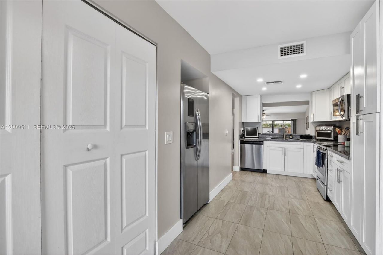 4283 S Pine Island Rd, Davie, FL 33328 Photo