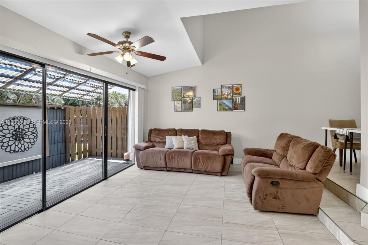 4283 S Pine Island Rd, Davie, FL 33328 Photo