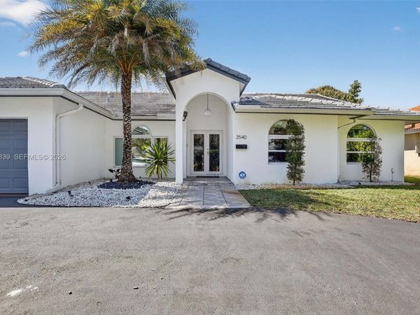 3540 N Park Rd , Hollywood, FL 33021