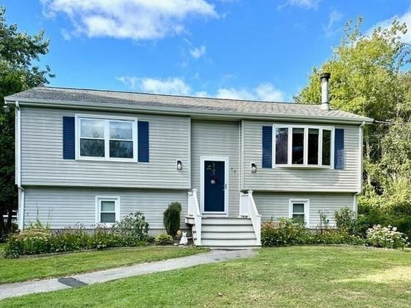49 Hathaway Rd, Acushnet, MA 02743