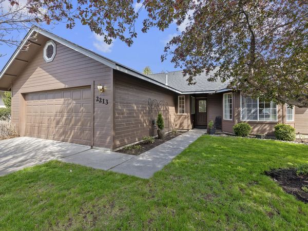 2213 NW Ivy Avenue, Redmond, OR 97756