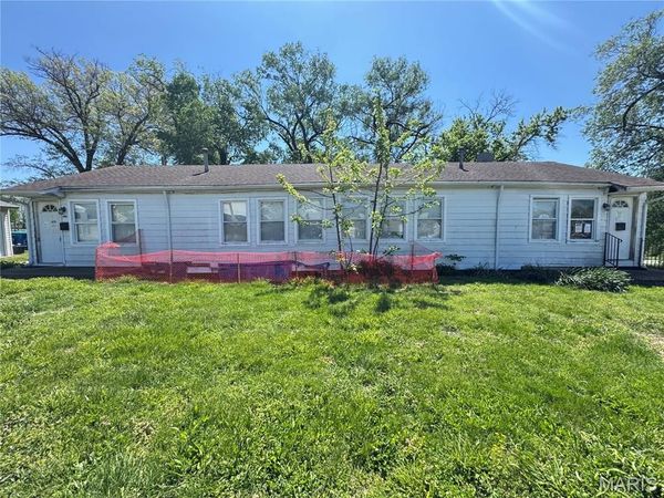 1015 Dardenne Street , St Charles, MO 63301