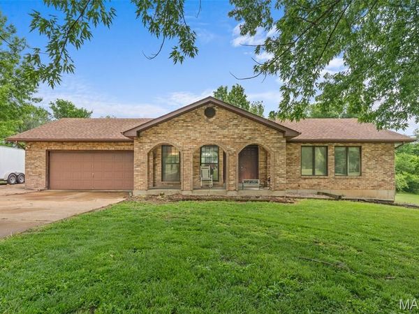 5270 Overview Drive , Villa Ridge, MO 63089