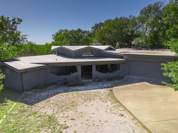 705 NW 10th Street , Mineral Wells, TX 76067