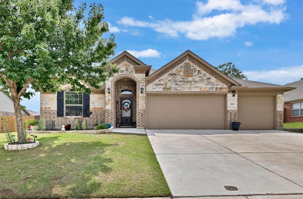 1629 Suncatcher Way, Fort Worth, TX 76052 Main Photo