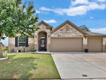 1629 Suncatcher Way, Fort Worth, TX 76052