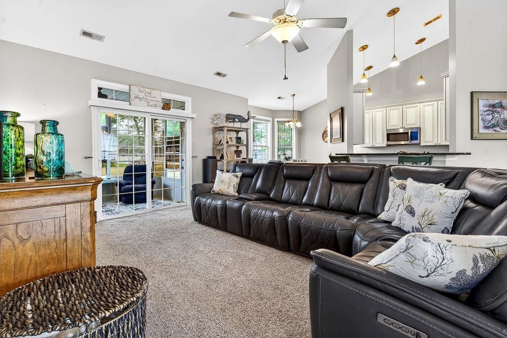 245 Colby Ct. Photo 6