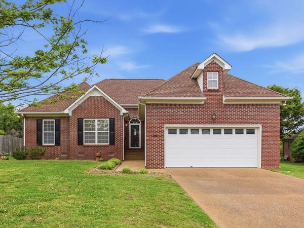 105 Green Tree Ct, Columbia, TN 38401