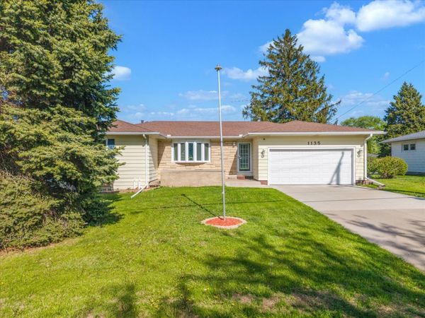 1135 North 11th Street , Clinton, IA 52732