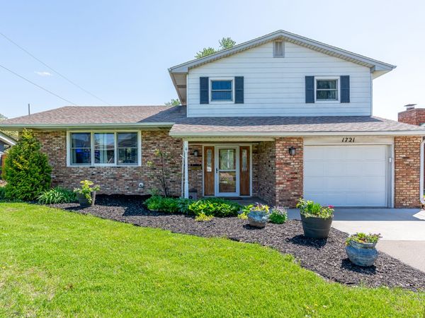 1721 Valley Vista Drive , Bettendorf, IA 52722