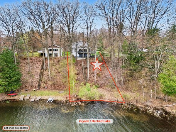 1726 W Chilberg Road, Scottville, MI 49454