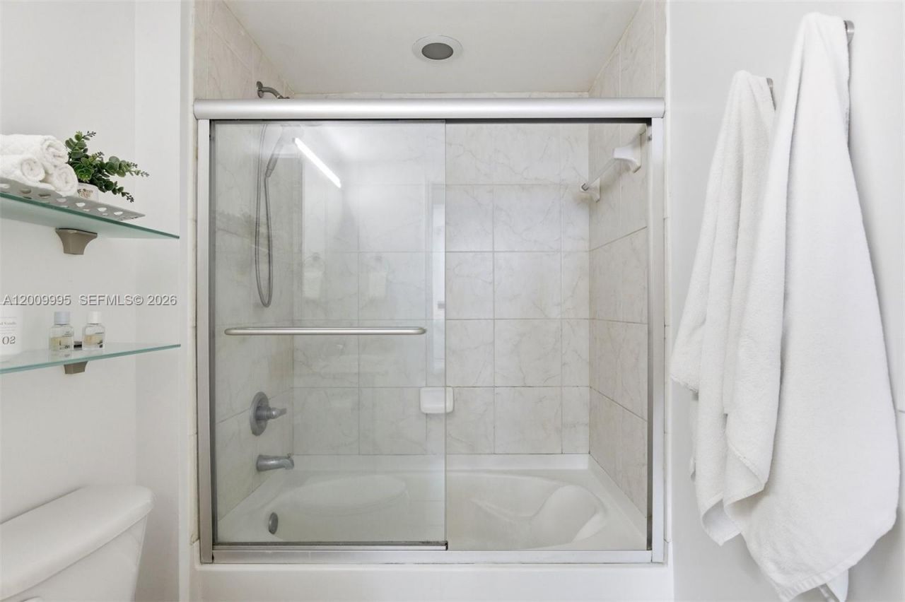 3180 Coral Way, Unit 902, Miami, FL 33145 Photo