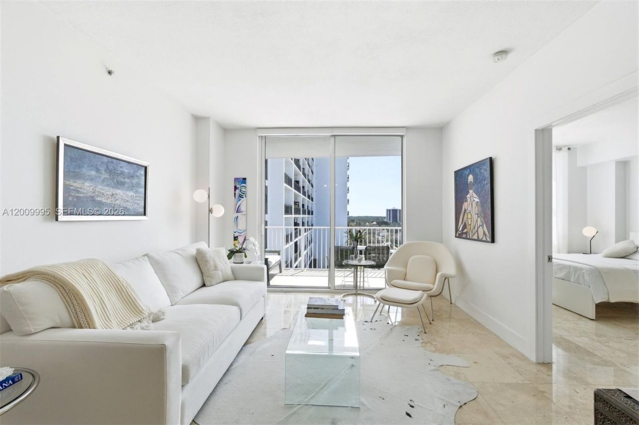 3180 Coral Way, Unit 902, Miami, FL 33145 Photo