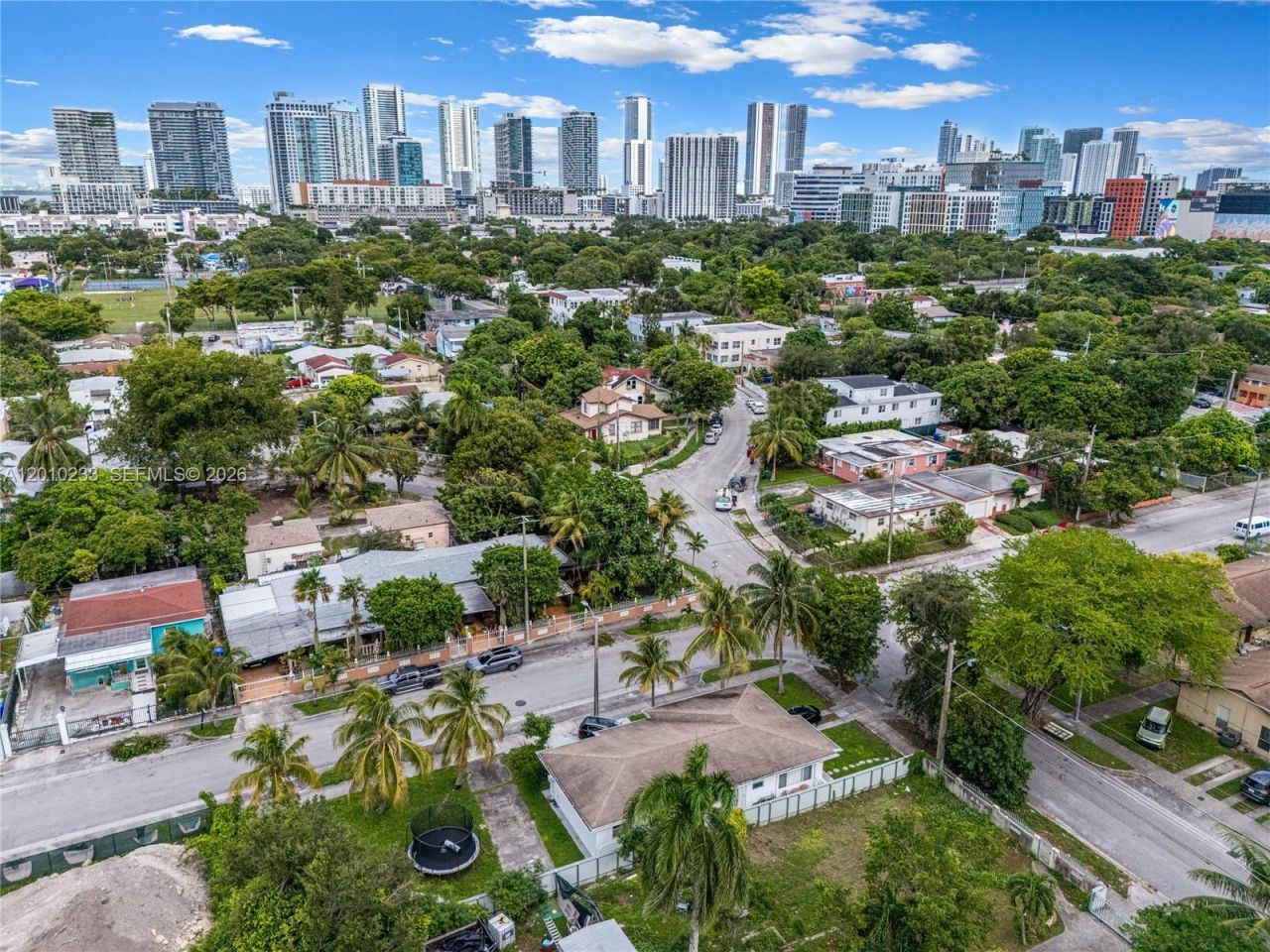 301 NW 34th St , Miami, FL 33127 Photo