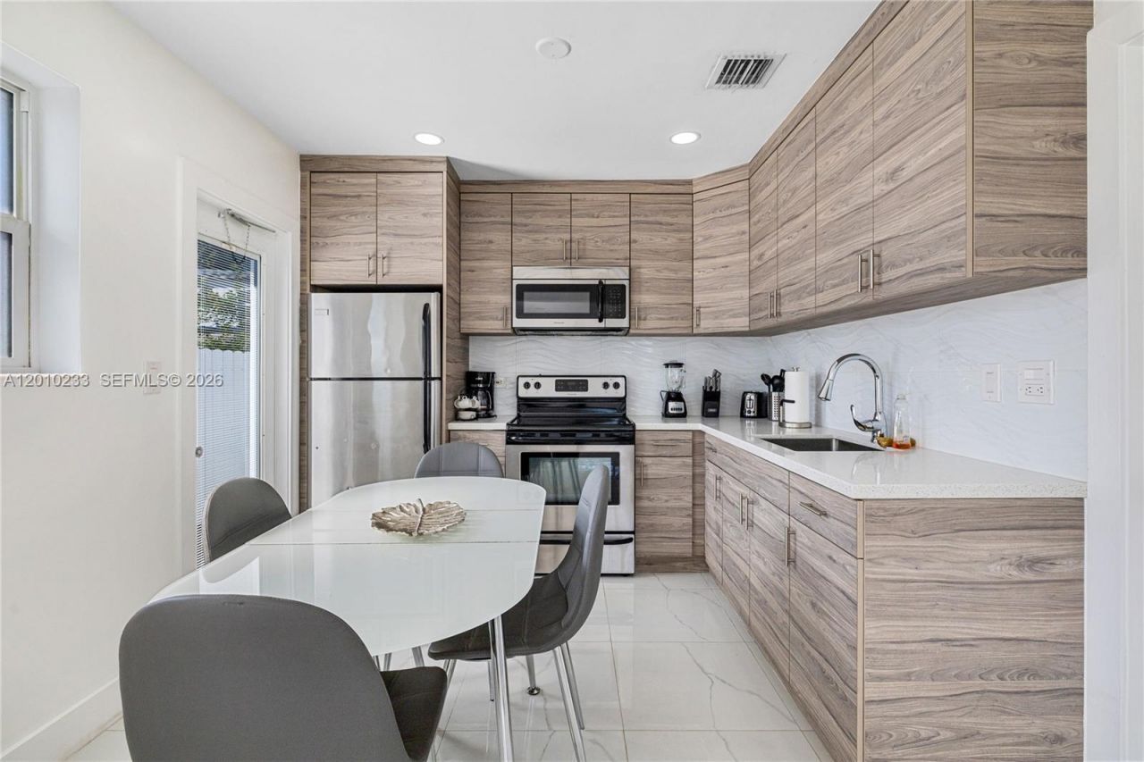 301 NW 34th St , Miami, FL 33127 Photo