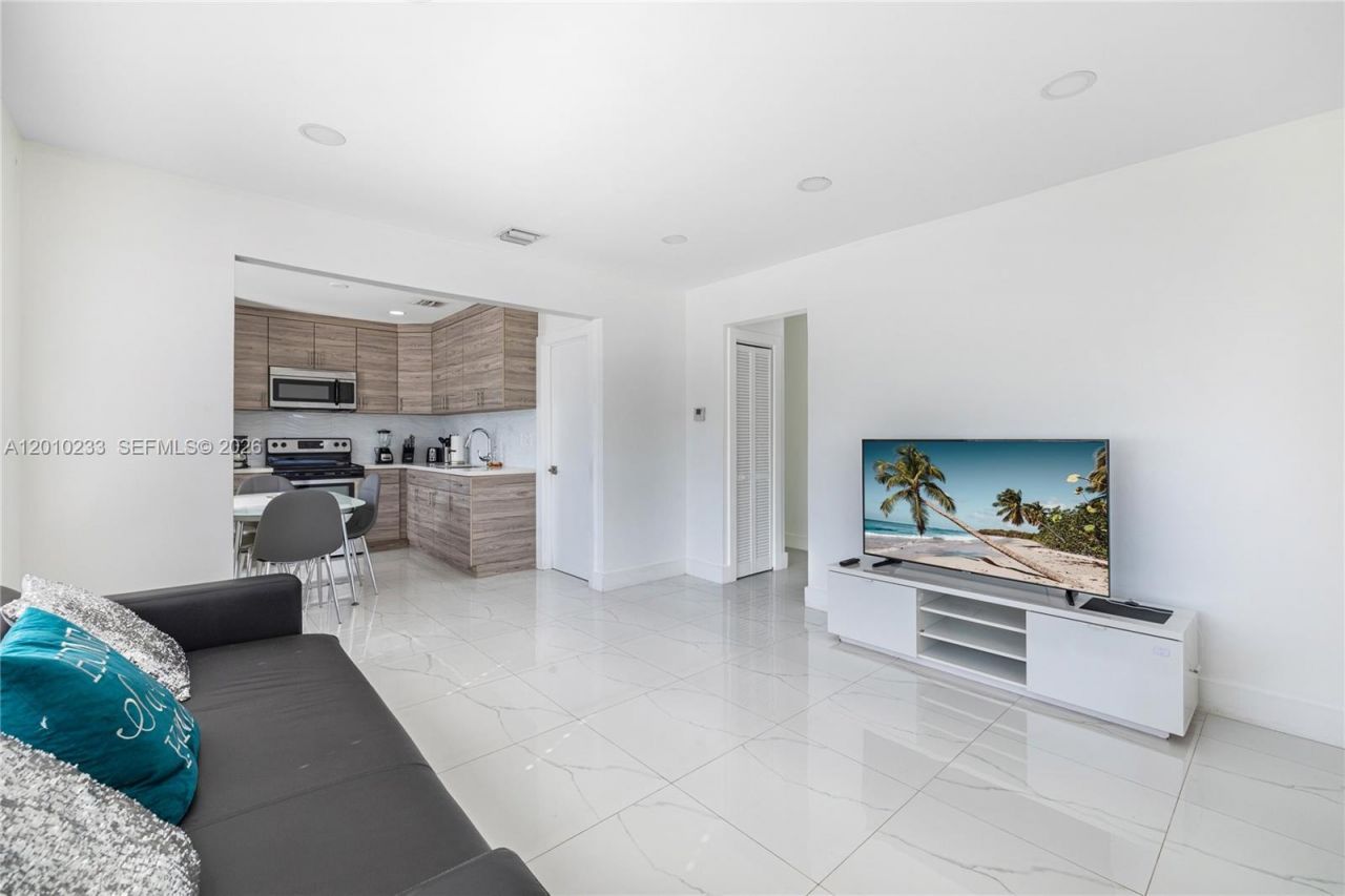 301 NW 34th St , Miami, FL 33127 Photo