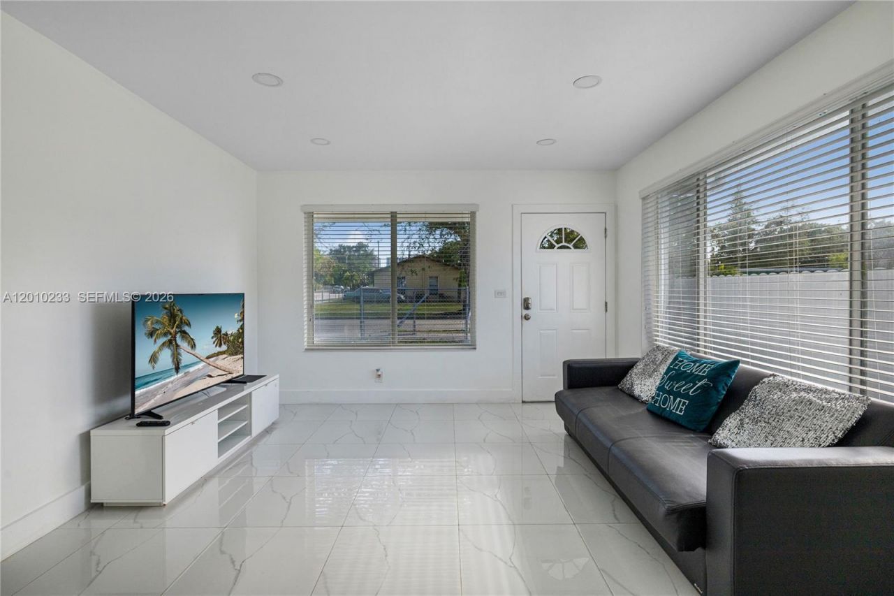 301 NW 34th St , Miami, FL 33127 Photo
