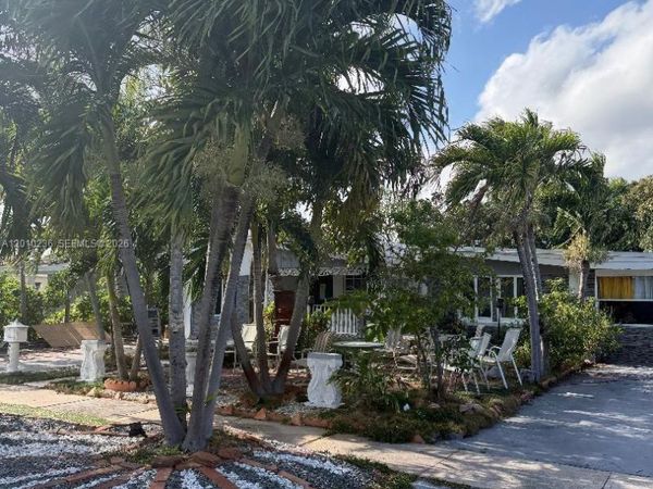 295 NW 122nd St , North Miami, FL 33168