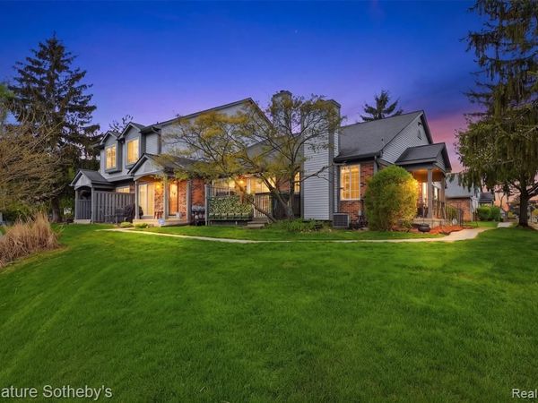 452 Nicolet Street, Walled Lake, MI 48390