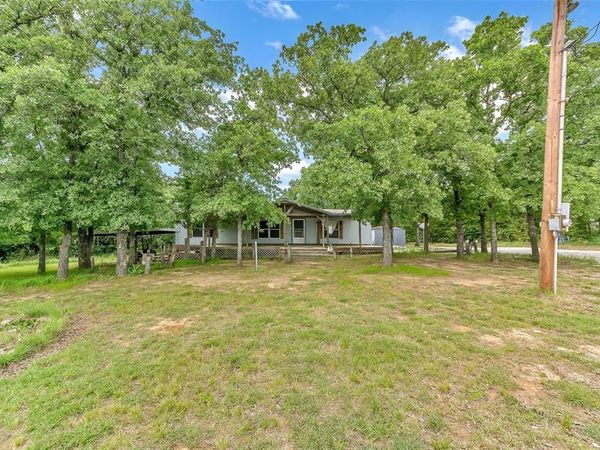 228 Slayden Drive, Sunset, TX 76270