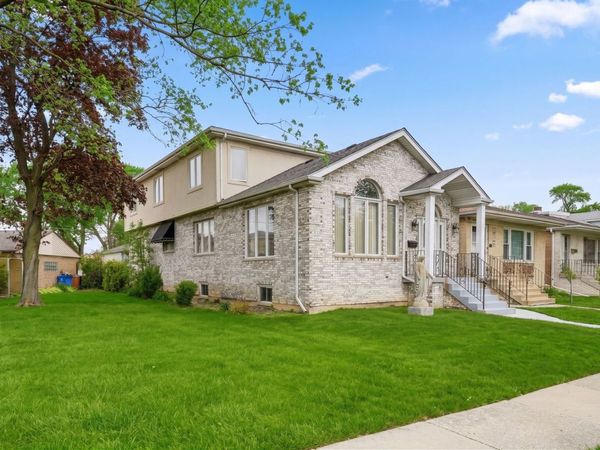 6916 W Forest Preserve Drive , Harwood Heights, IL 60706