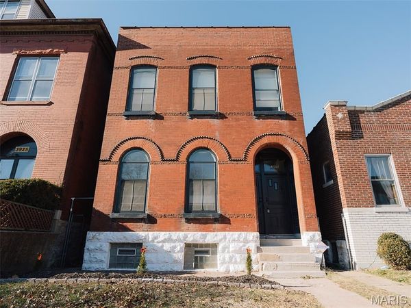 3921 Iowa Avenue , St Louis, MO 63118