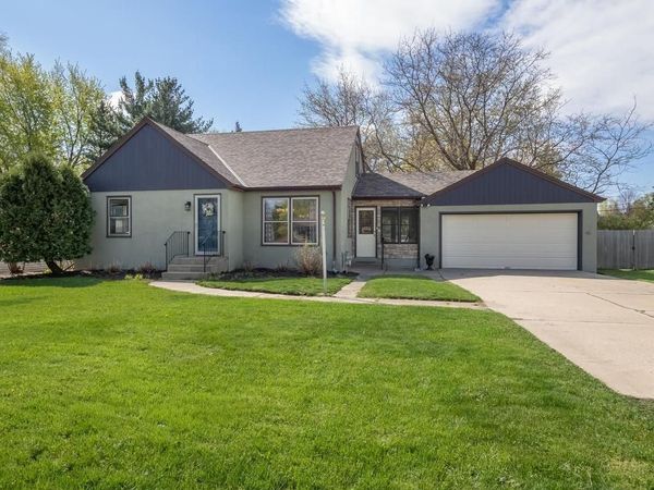 1052 County Road B W, Roseville, MN 55113